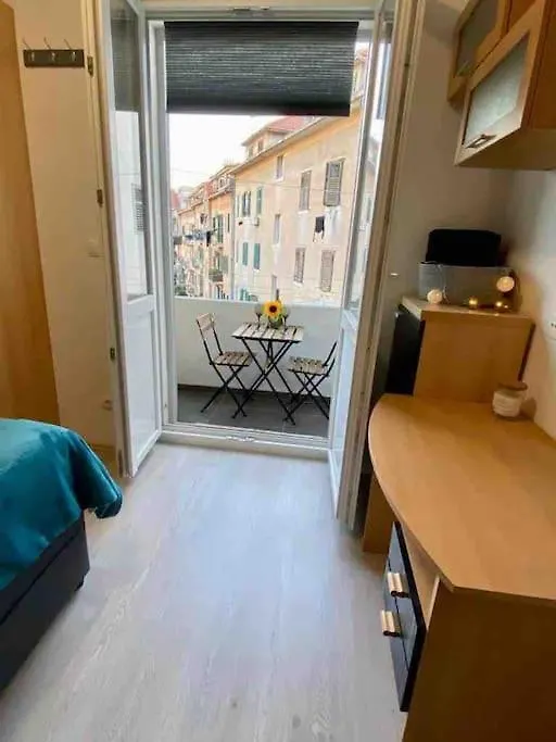 Split City Center - Lovely And Spacious 2Bdrm Apt 0*,