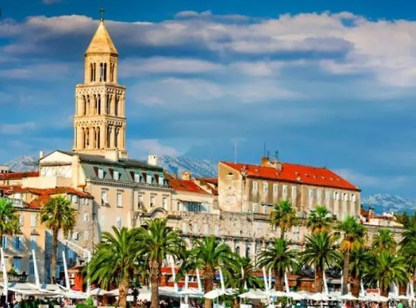 Split City Center - Lovely And Spacious 2Bdrm Apt