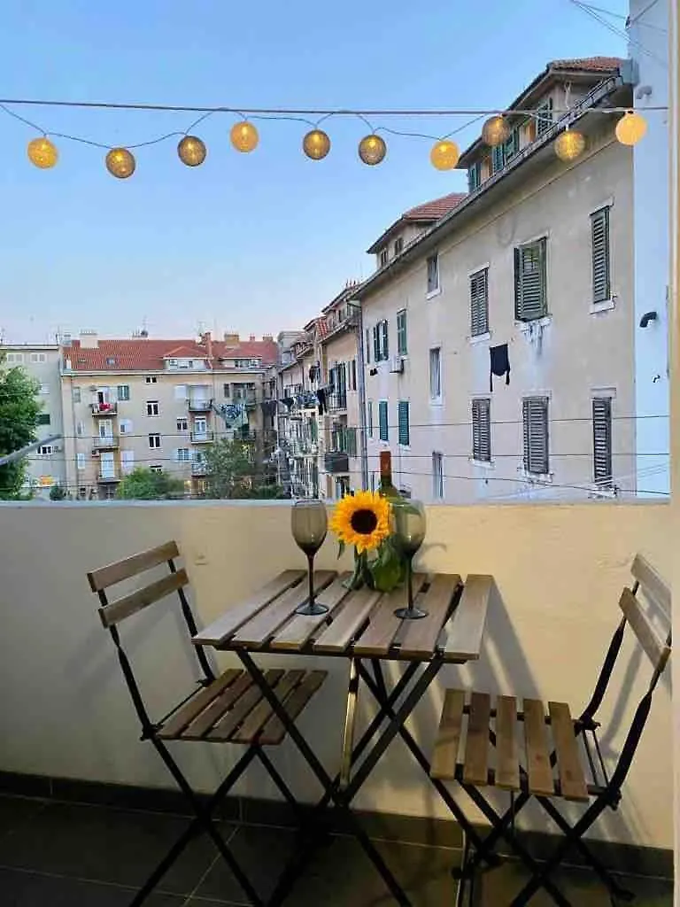 Split City Center - Lovely And Spacious 2Bdrm Apt