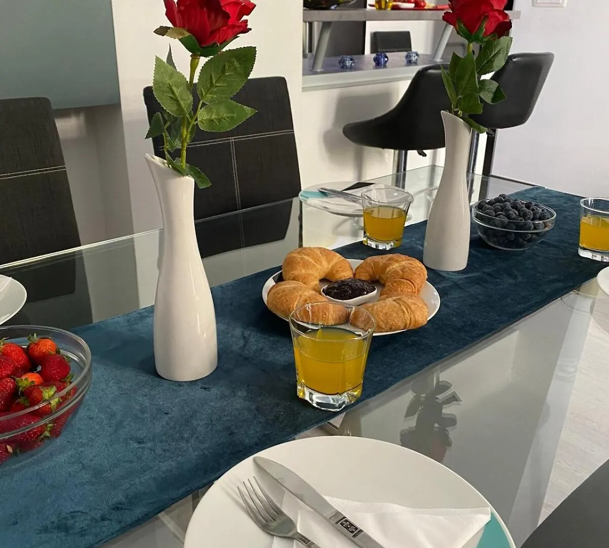 Split City Center - Lovely And Spacious 2Bdrm Apt 0*,