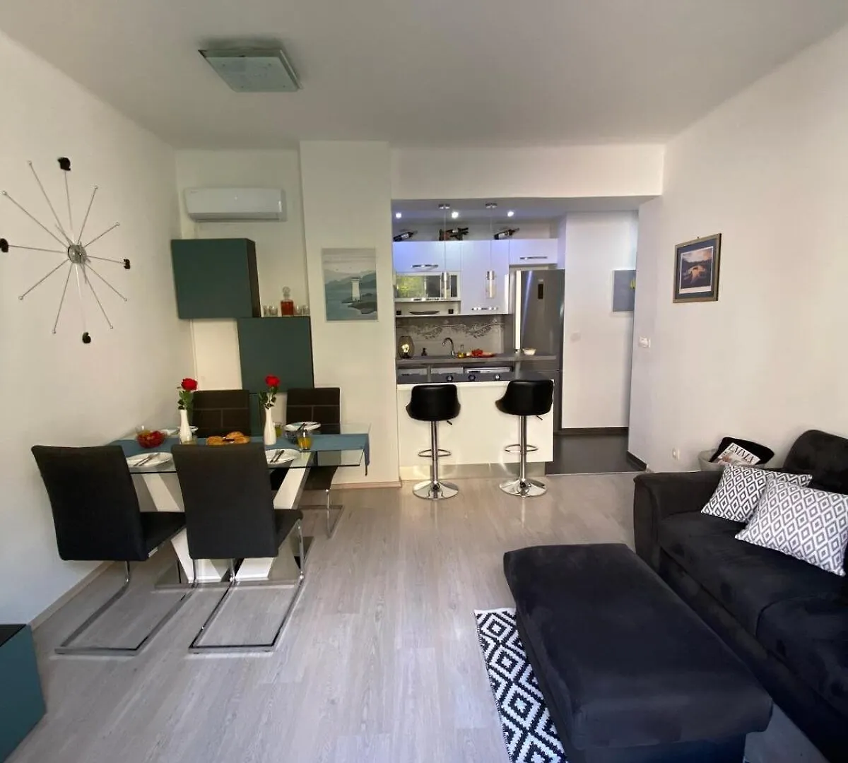Split City Center - Lovely And Spacious 2Bdrm Apt Apartment
